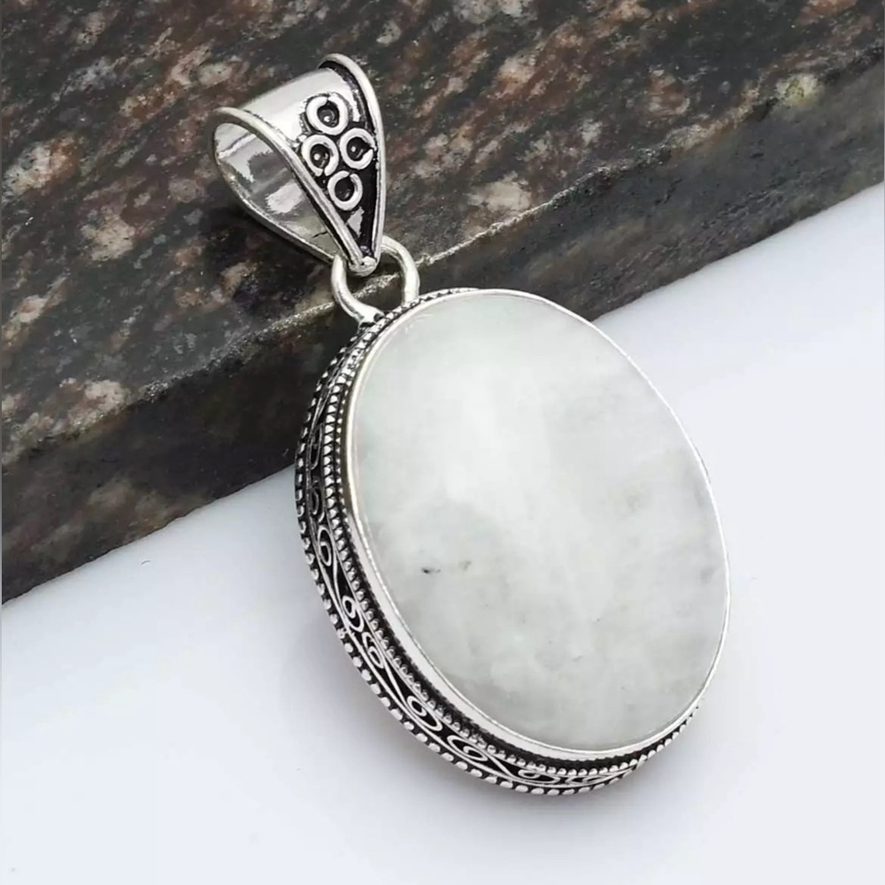 RAINBOW MOONSTONE PENDANT